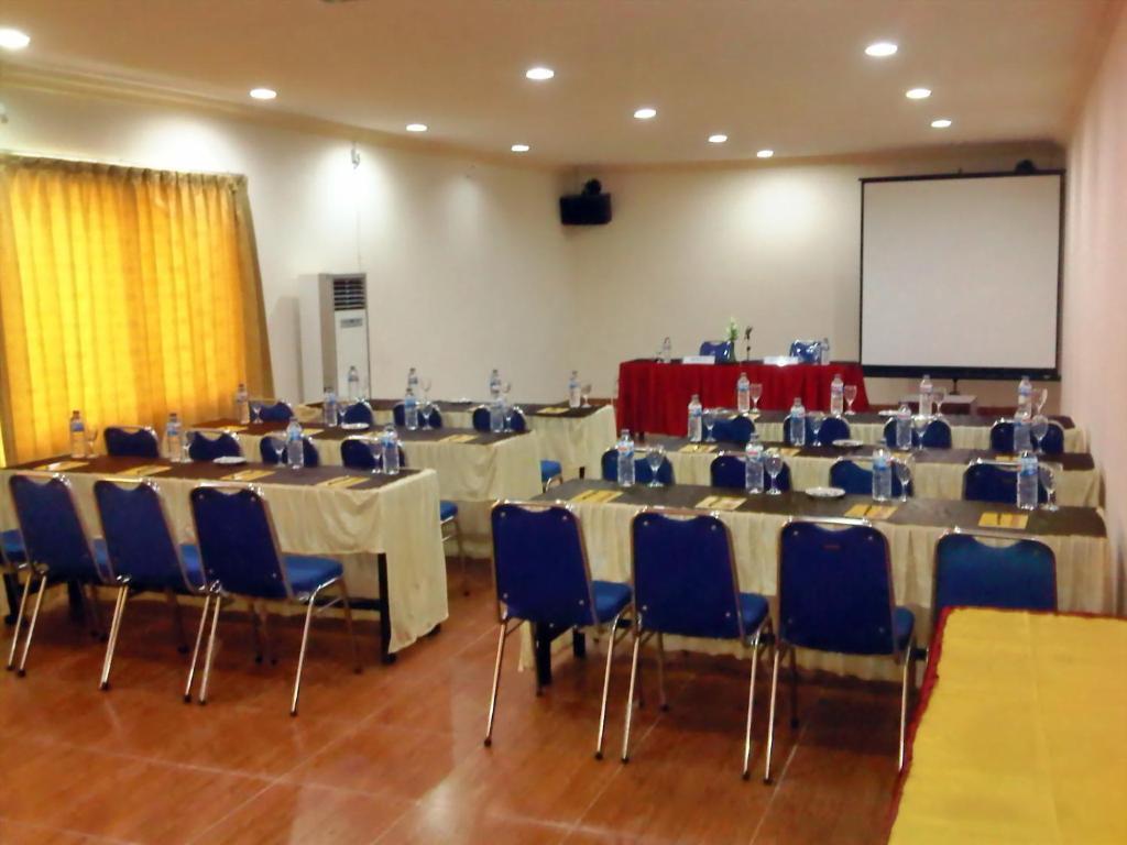 Grand Duta Hotel Παλού Εξωτερικό φωτογραφία